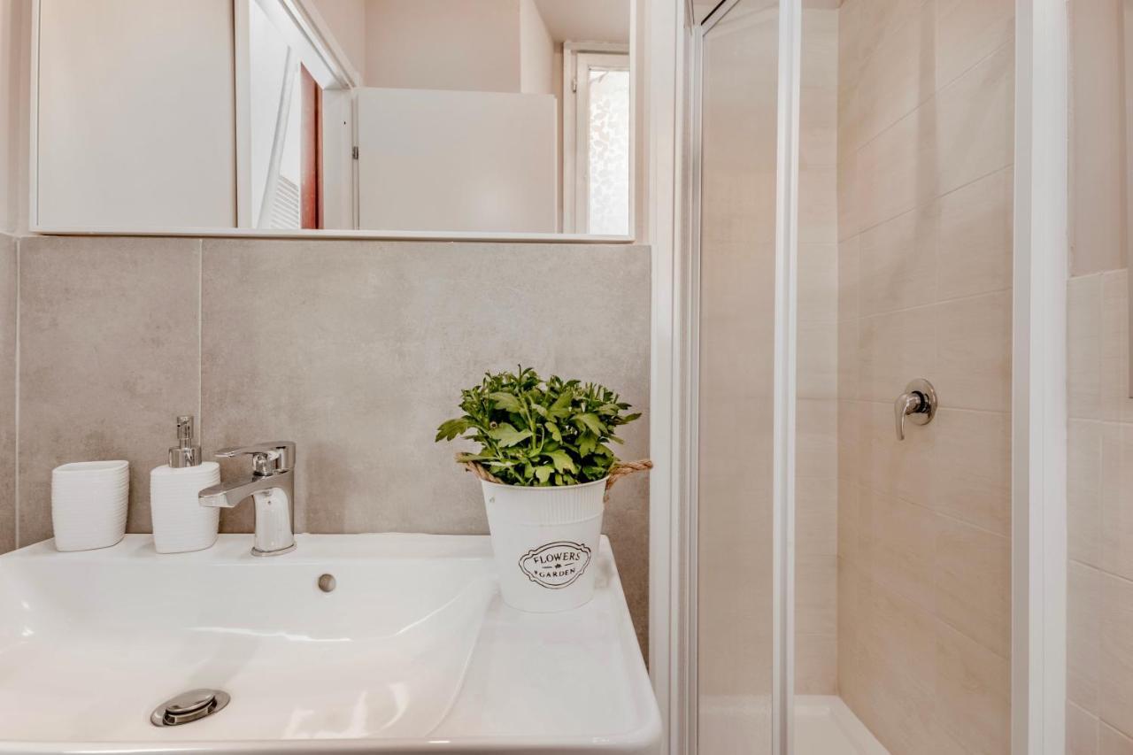 Domus Camilla Apartment โรม ภายนอก รูปภาพ