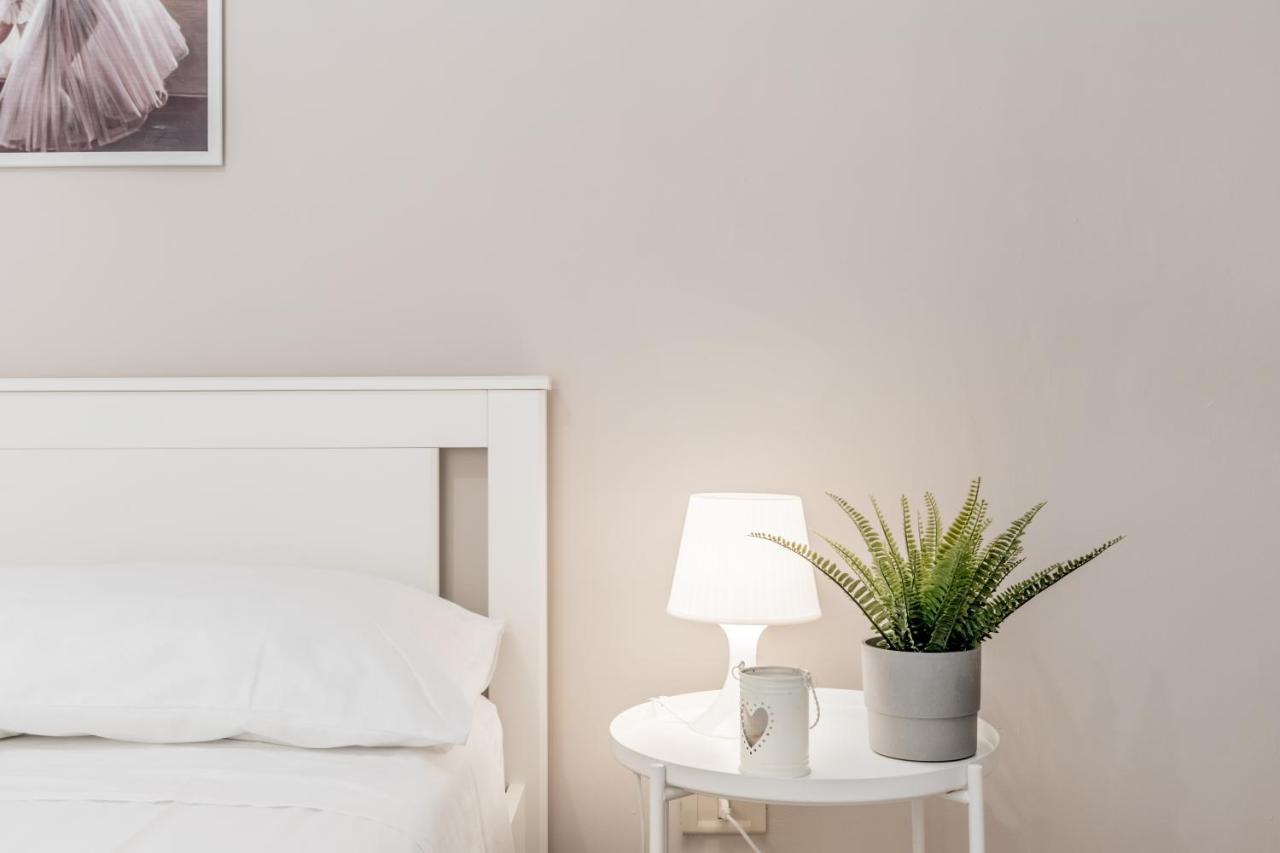Domus Camilla Apartment โรม ภายนอก รูปภาพ